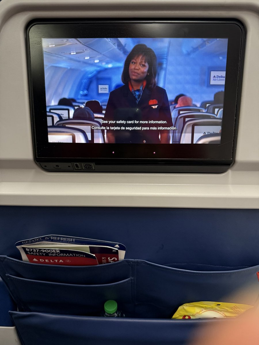 What percentage of airline safety videos are using AI?