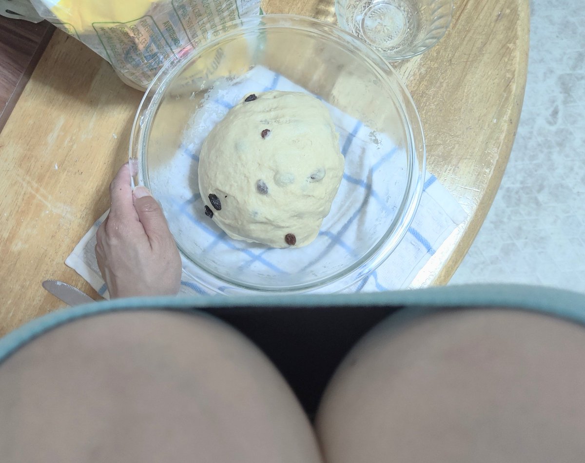 Rolling some dough
 #yan #yanmodel