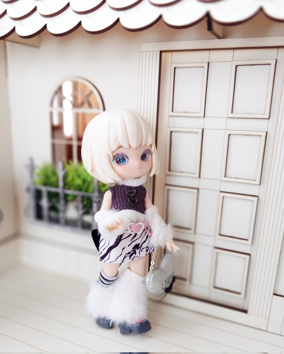 chiirarachii's tweet image. 🐜で指名お迎え。
このシリーズはこの子だけでまぁいいかなって😊この子がシクレじゃなくて良かった😂クルミ割りほどの人気はなさげなので買いやすかった😊ボブヘア可愛い💠
シクレのラブリー系のクルミ割りの子は高いだろうし😰
後ろの蝶々飾りは邪魔なのでこのあと切りました😂
#リロロ