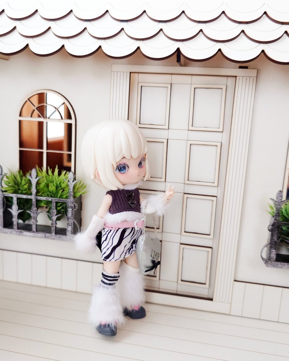 chiirarachii's tweet image. 🐜で指名お迎え。
このシリーズはこの子だけでまぁいいかなって😊この子がシクレじゃなくて良かった😂クルミ割りほどの人気はなさげなので買いやすかった😊ボブヘア可愛い💠
シクレのラブリー系のクルミ割りの子は高いだろうし😰
後ろの蝶々飾りは邪魔なのでこのあと切りました😂
#リロロ