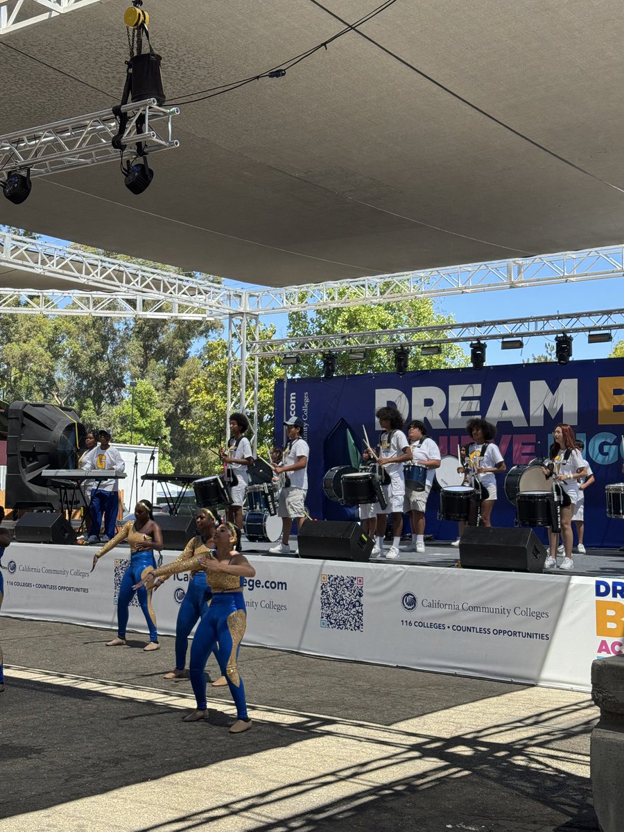SenatorAshby's tweet image. #TeamAshby had a great time at the @CAStateFair today! We rode the monorail, visited the exhibits, the animals and the gardens, and even got to see Grant High’s Drumline give a great performance.