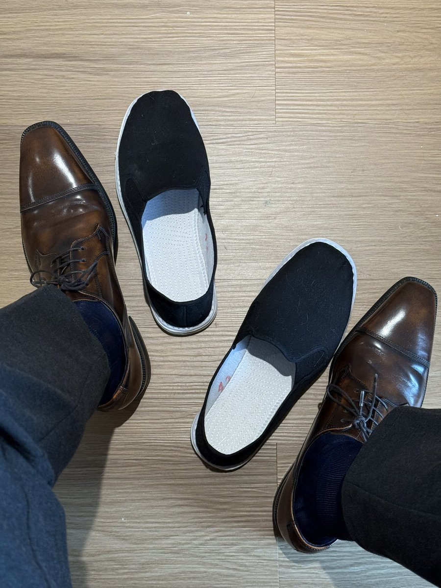 404ErrorLoading's tweet image. 喜欢皮鞋还是布鞋