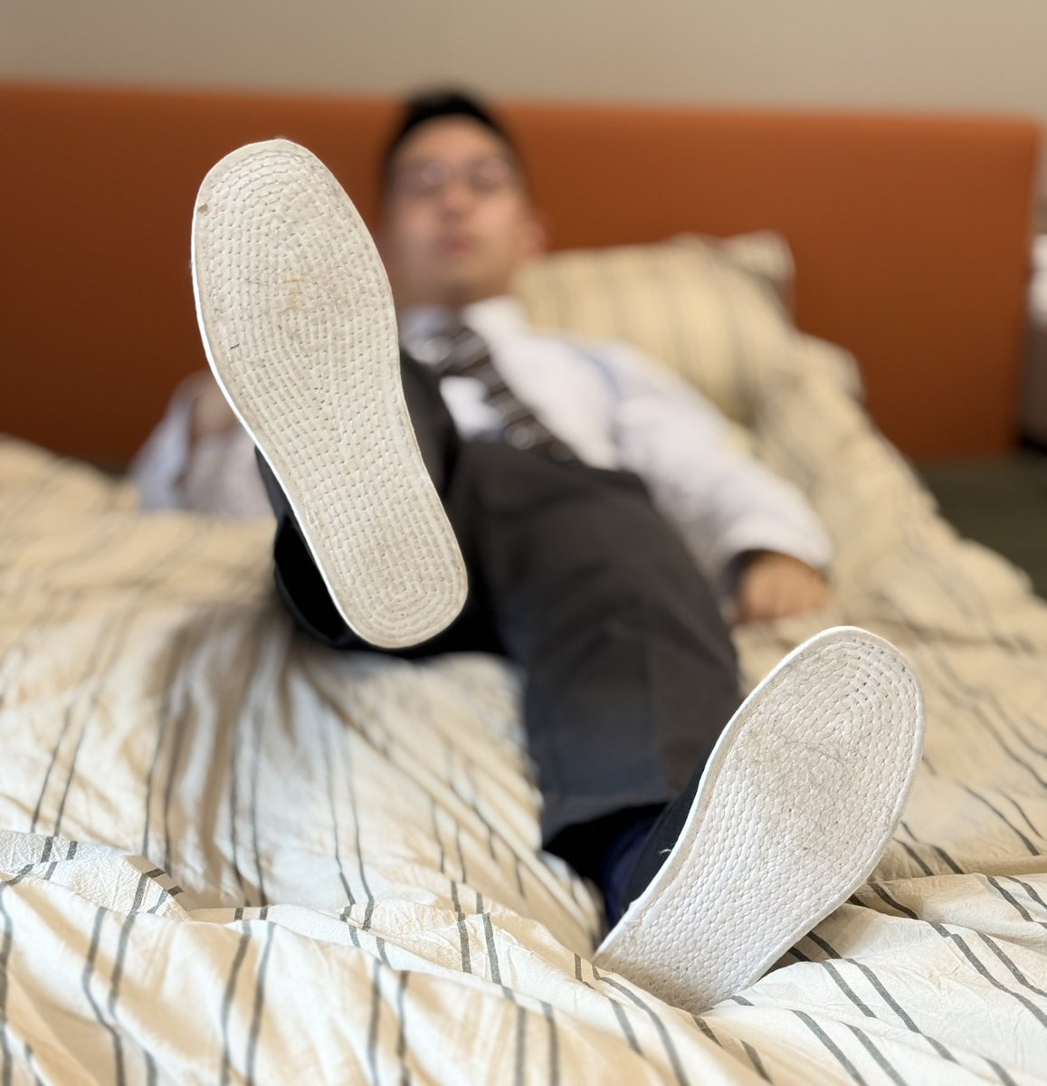 404ErrorLoading's tweet image. 喜欢皮鞋还是布鞋