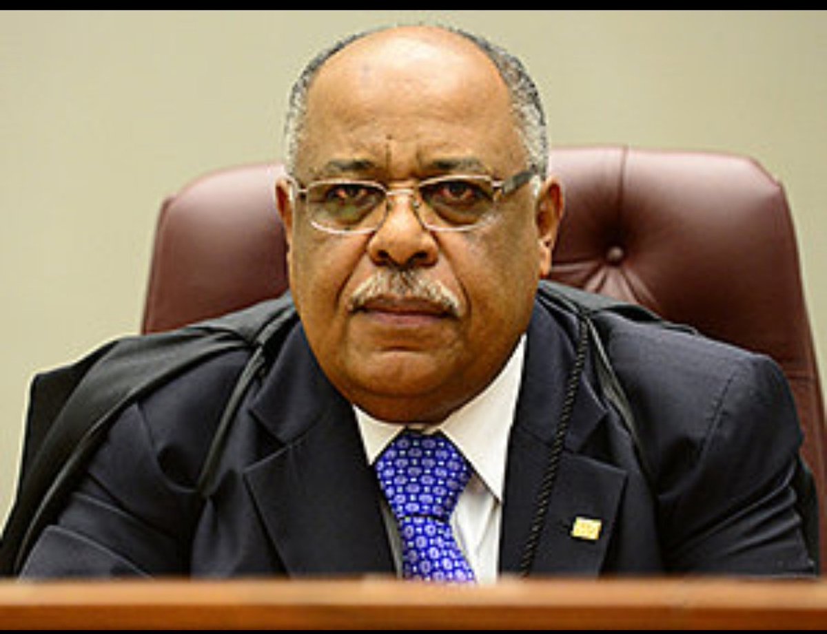 E o "missão dada é missão cumprida" vai ficar de fora?
<a href="/BolsonaroSP/">Eduardo Bolsonaro🇧🇷</a>