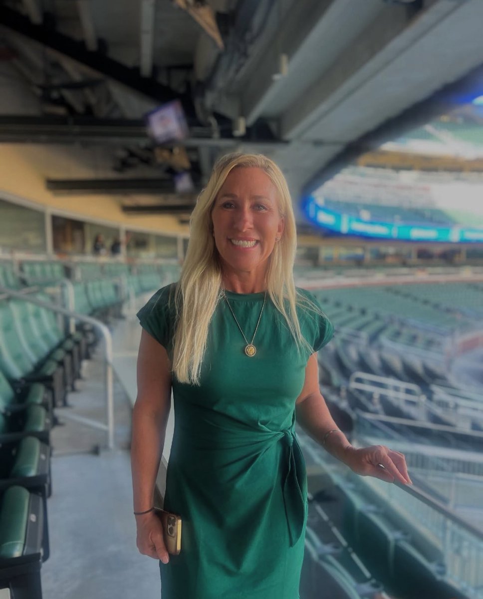 mtgreenee's tweet image. Had an absolute blast at the @braves game tonight!! ⚾️ The Atlanta Braves won 7-3 over the NY Yankees!! Go Braves!!!