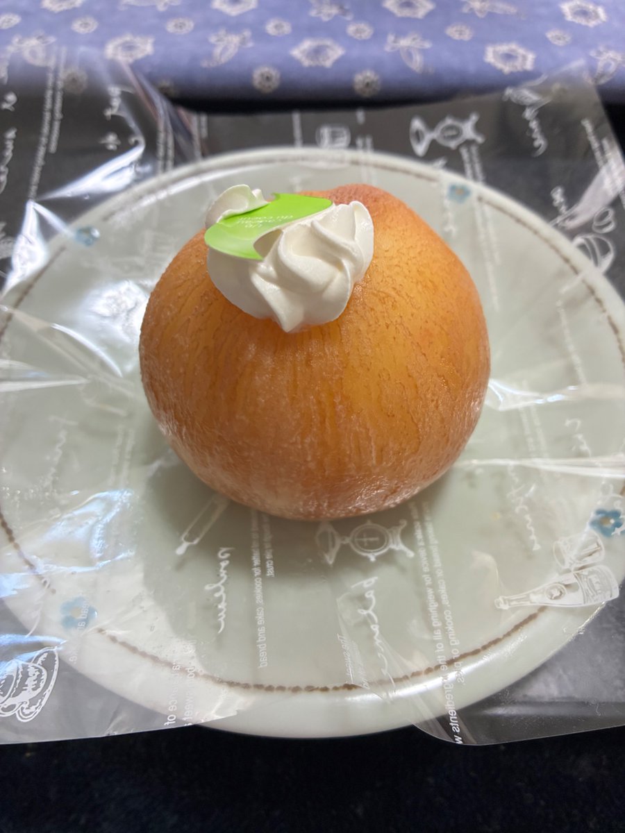 🍑のケーキいただきました😊
おととい誕生日でした☺️
皆さま、素敵な週末を☀️