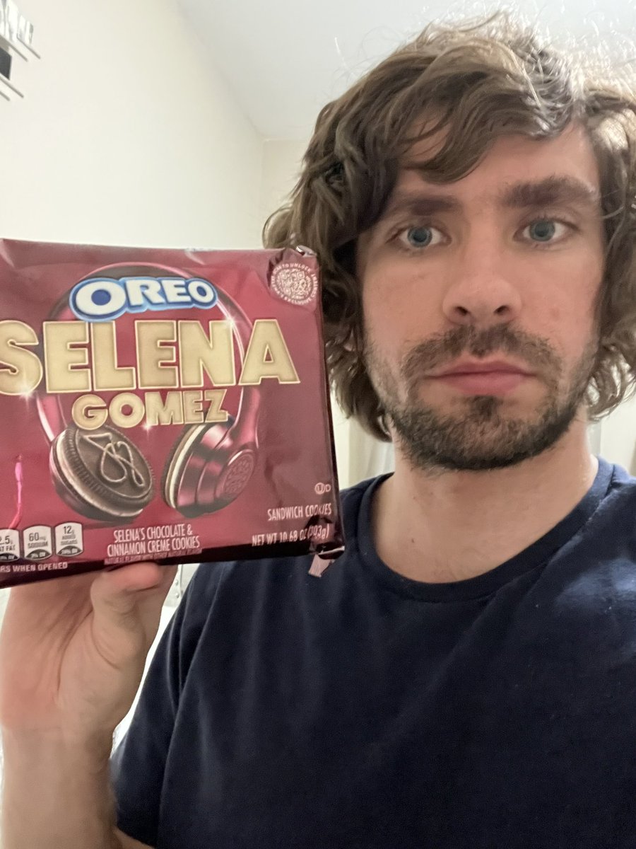 CollinPull's tweet image. I’m not really a big celebrity fan, but I love her music! I found these on the shelf at the grocery store, and thought it was cool. I decided to give them a try lol
