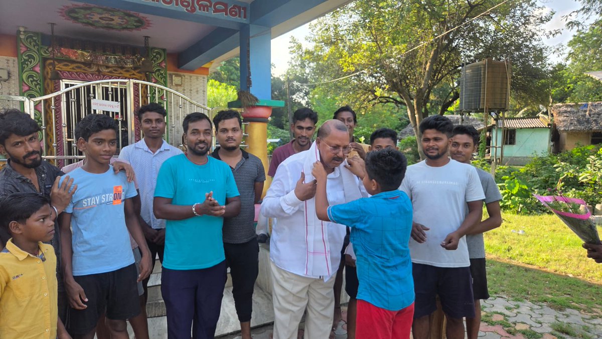 ajoy_kumar_rout's tweet photo. #ପାଟକୁରା ନିର୍ବାଚନ ମଣ୍ଡଳୀ #ଡେରାବିଶ ବ୍ଲକ ଅନ୍ତର୍ଗତ #ଗୁଆଳସିଂ ପଞ୍ଚାୟତ ର ଅଳାବାଙ୍କ ଗ୍ରାମର #ମା_ବୁଢ଼ୀ_ସମଲେଇ_କ୍ରିକେଟ_କ୍ଲବ ର ସଦସ୍ୟ ମାନଙ୍କ ଦ୍ୱାରା ଆୟୋଜିତ ସମ୍ବର୍ଦ୍ଧନ କାର୍ଯ୍ୟକ୍ରମ ରେ ଯୋଗିଦେବା ଅବସରରେ l  କ୍ଲବର ସମସ୍ତ ସଦସ୍ୟ ମାନଙ୍କୁ ମୋର ଆନ୍ତରିକ ଶୁଭେଚ୍ଛା ଓ ଧନ୍ୟବାଦ ଜଣାଉଛି l https://t.co/k4uy4VQn3p