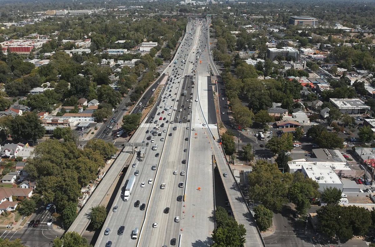 CHPSouthSac's tweet image. 🚨 TRAFFIC ALERT from @CaltransDist3 🚨
Night closures this weekend for the US-50 Multimodal Corridor Enhancement Project in Sacramento.
🛑 EB US-50 ➡️ NB SR-51/Cap City Fwy connector CLOSED:
📆 July 18–19: 10PM–7AM
📆 July 20: 9PM–5AM