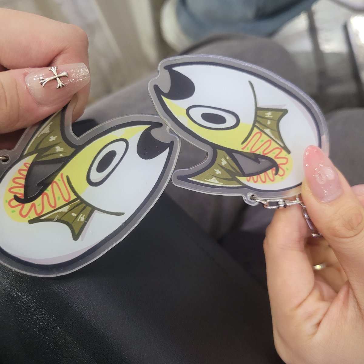 MiDel_hapycause's tweet image. 두부언니랑 계말이 굿즈 뜯어서 자랑중 
@xiaxia_S2 @fisheggroll