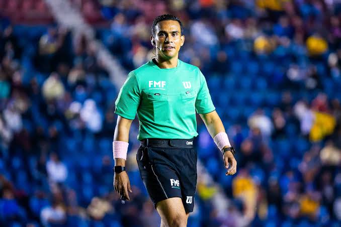 GuzmanGasso's tweet image. ¡OTRO DEBUT ARBITRAL!
🇲🇽 JOAQUÍN VIZCARRA pita su PRIMER PARTIDO en Primera División en el San Luis vs @Rayados.
➖️ Árbitro enérgico de 30 años, con buena personalidad.
🔍 Atentos a él... Carta fuerte para el futuro del arbitraje mexicano.
🟨🟥⚽️