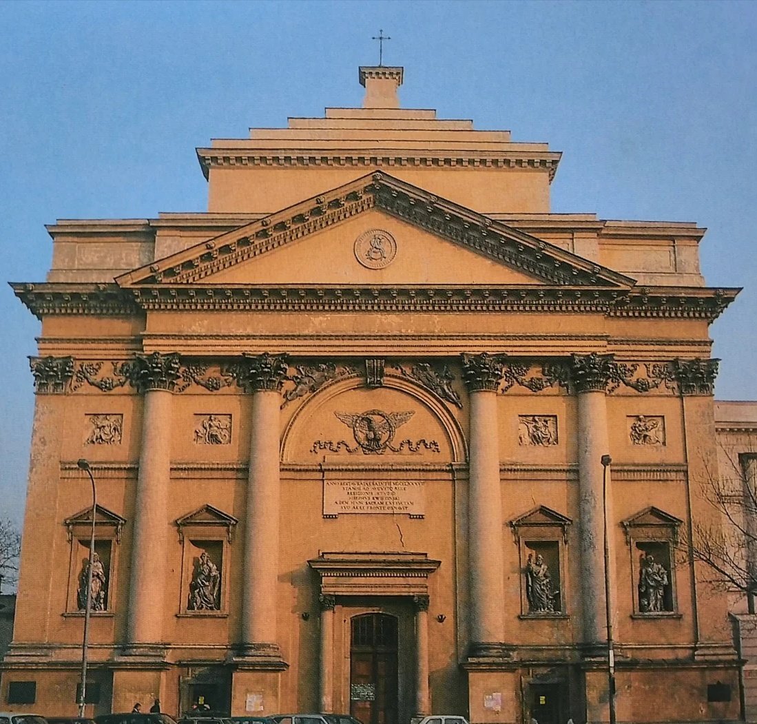 C_Amira_B's tweet photo. If you’ve ever been to Warsaw, these three places might already live in your memory. For me, they are part of my story. Wilanów Palace, with its baroque beauty and royal gardens, was where I learned to appreciate stillness and symmetry as a child. St. Alexander’s Church became a quiet sanctuary where my mother and I would stop to reflect. And Holy Cross Church, where Chopin’s heart rests, taught me that memory and music can survive even the most difficult times. These places are more than architecture. They are part of who I am