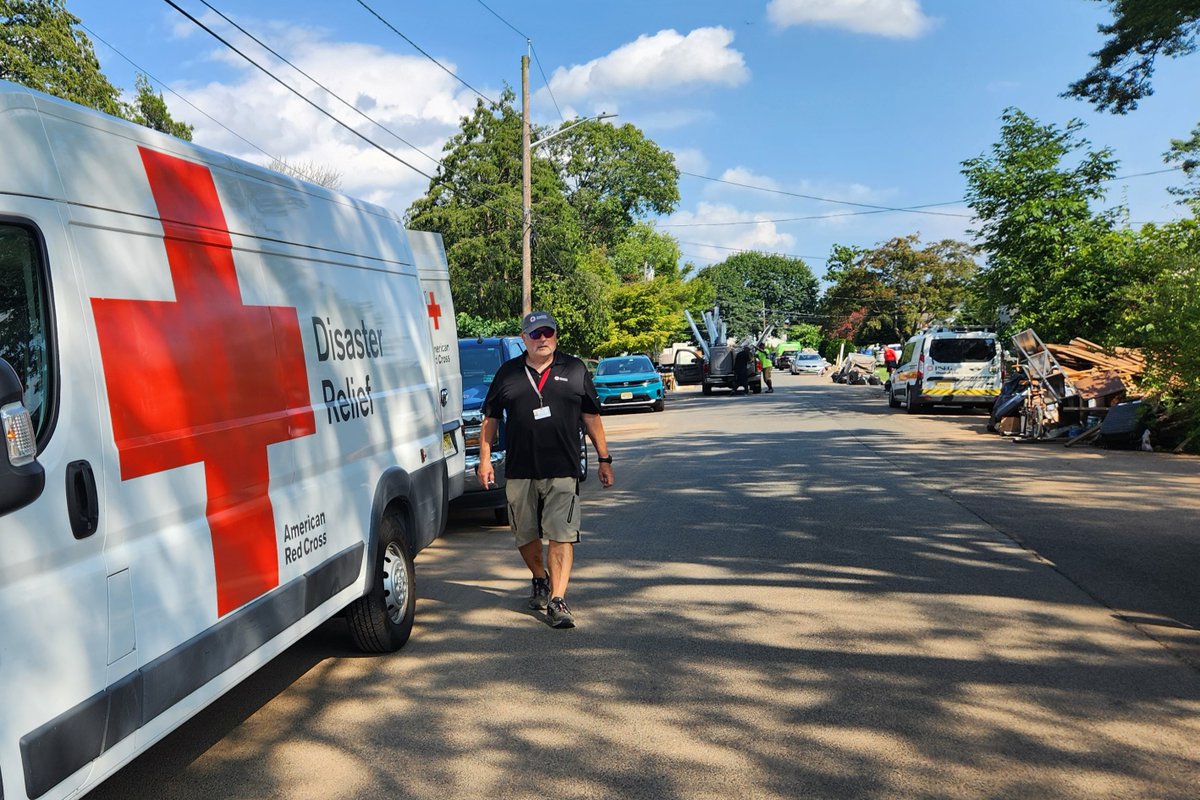 NJRedCross's tweet image. Red Cross volunteers continue to help their neighbors affected by the flooding in Central NJ caused by torrential rains Monday evening. We've been out distributing emergency supplies like cleanup kits, food and water. Read more about how we're helping: rdcrss.org/46QrMbf
