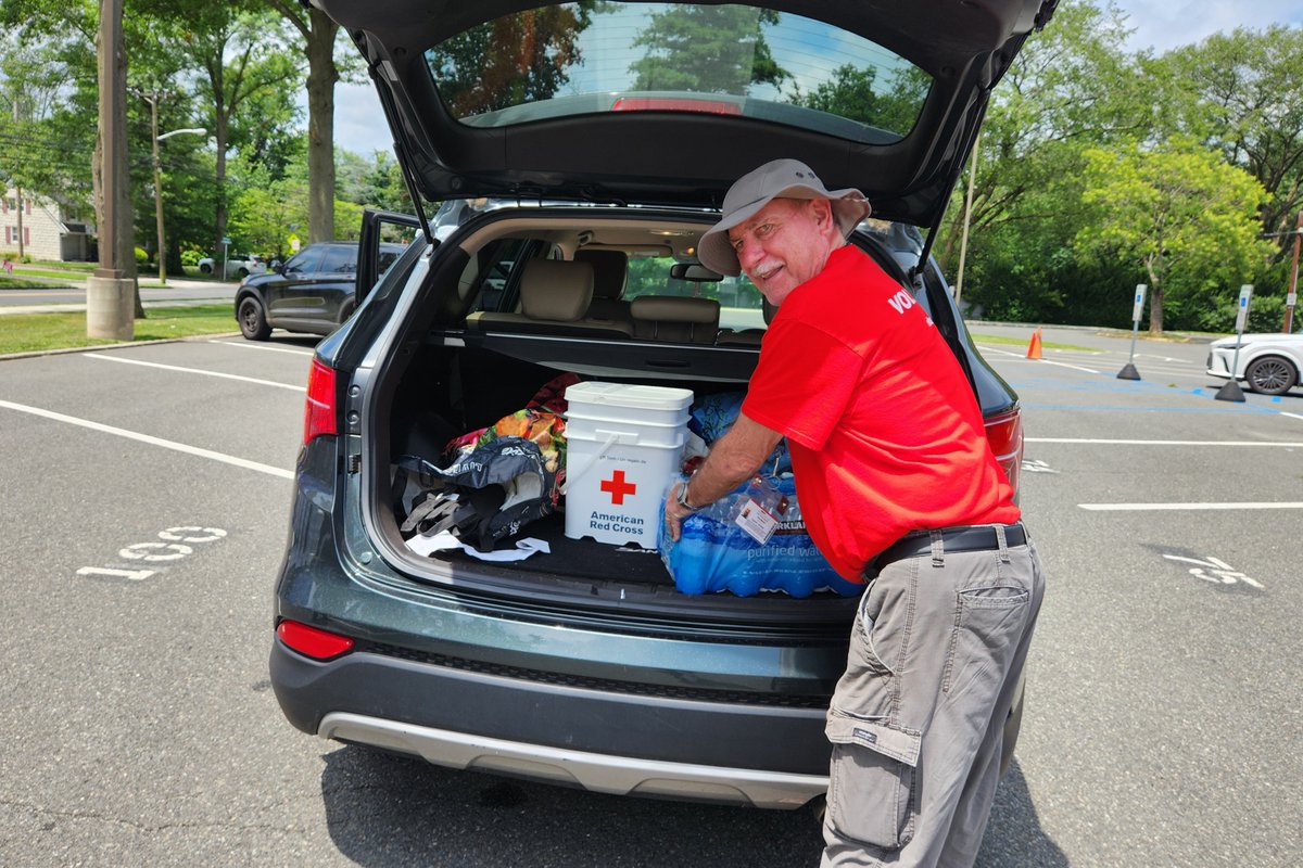 NJRedCross's tweet image. Red Cross volunteers continue to help their neighbors affected by the flooding in Central NJ caused by torrential rains Monday evening. We've been out distributing emergency supplies like cleanup kits, food and water. Read more about how we're helping: rdcrss.org/46QrMbf