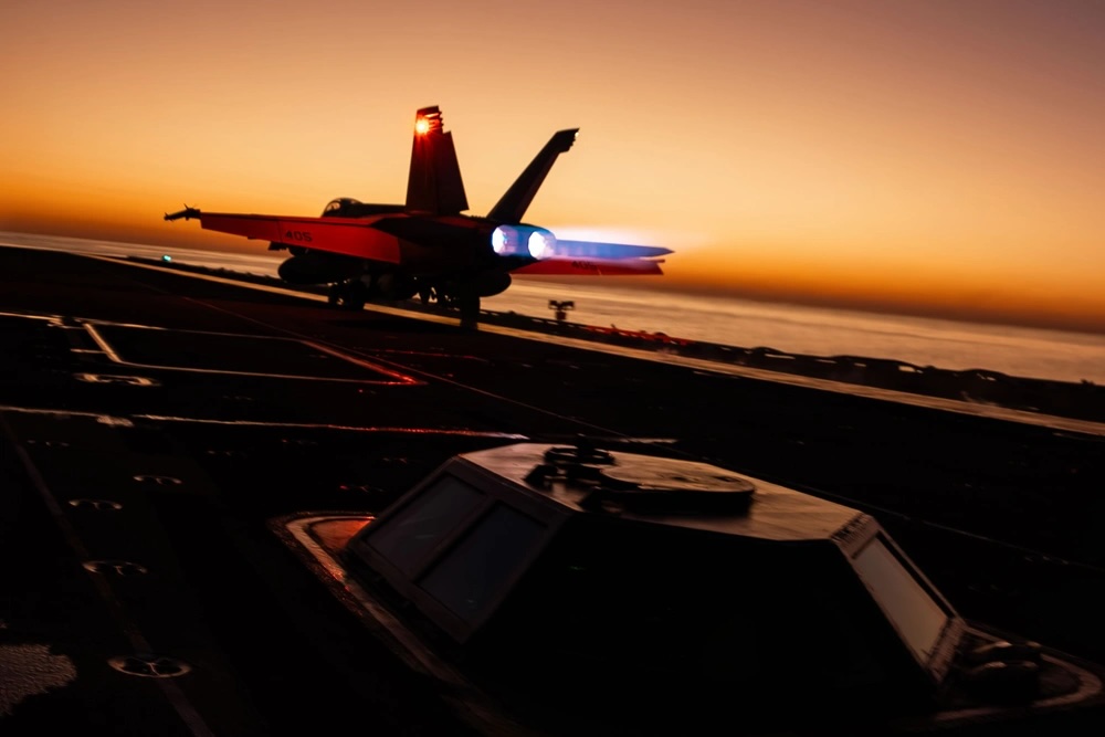 INDOPACOM's tweet image. ✈️ Aircraft launch from @GW_CVN73 while underway in support of #TalismanSabre25.
Exercises like these strength relationships & #interoperability among #AlliesAndPartners in support of a #FreeAndOpenIndoPacific.
📍#IndoPacific
📸 PO3 Ana Souza Young