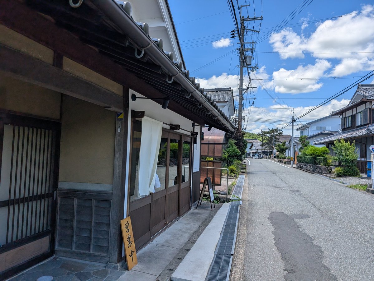 kotecyobi's tweet photo. 暑いからバイク乗るまで嫌やけど乗ったら気持ちいいね！
そしたら風情なところに美味しい冷やしラーメン🍜あった！めちゃウマ！ https://t.co/Ata2ZcySRX