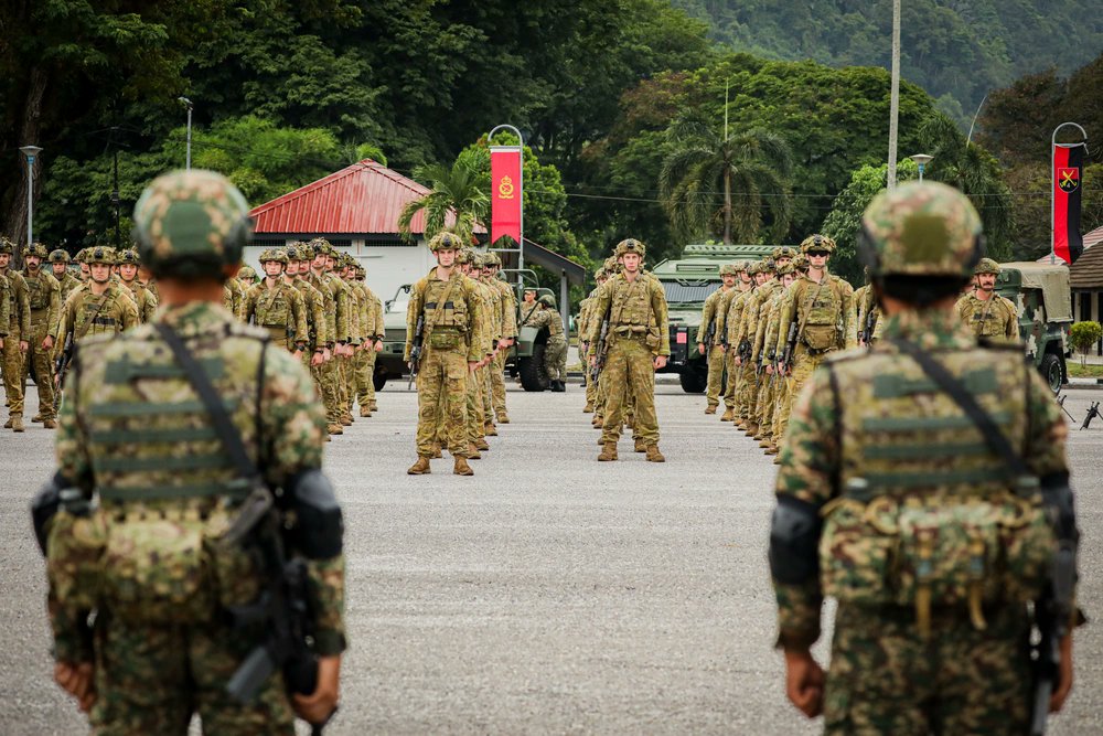 INDOPACOM's tweet image. 🇺🇸🤝🇲🇾🤝🇦🇺
@USARPAC #Soldiers with @25thID participate in the opening ceremony of #KerisStrike25 in Perak, Malaysia-strengthening regional security & combined #interoperability among #AlliesAndPartners in the #FreeAndOpenIndoPacific region.
📍 #Malaysia
📸 SSgt Andre Taylor