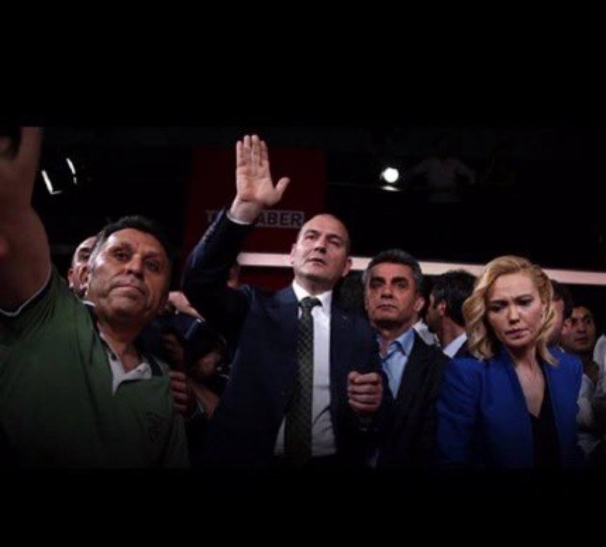 Hilmi Daşdemir (@dasdemirhilmi) on Twitter photo Önceki İçişleri Bakanı ve halen İçişleri Komisyon Başkanı <a href="/suleymansoylu/">Süleyman Soylu</a> , hala terör örgütlerinin hedefinde.
Bakanlığı döneminde terörle amansız mücadele eden bir çok çeteyi çökerten <a href="/suleymansoylu/">Süleyman Soylu</a>’yu DHKP-C hedefine almış.
Taşeron örgüt DHKP-C’ye bu terör işini kim vermiş Önceki İçişleri Bakanı ve halen İçişleri Komisyon Başkanı <a href="/suleymansoylu/">Süleyman Soylu</a> , hala terör örgütlerinin hedefinde.
Bakanlığı döneminde terörle amansız mücadele eden bir çok çeteyi çökerten <a href="/suleymansoylu/">Süleyman Soylu</a>’yu DHKP-C hedefine almış.
Taşeron örgüt DHKP-C’ye bu terör işini kim vermiş