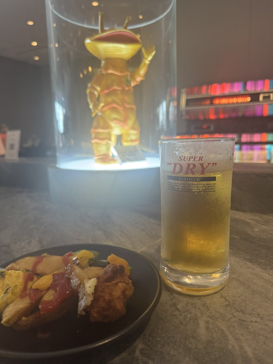 今日は機内食でるから食べ過ぎないようにしないとw