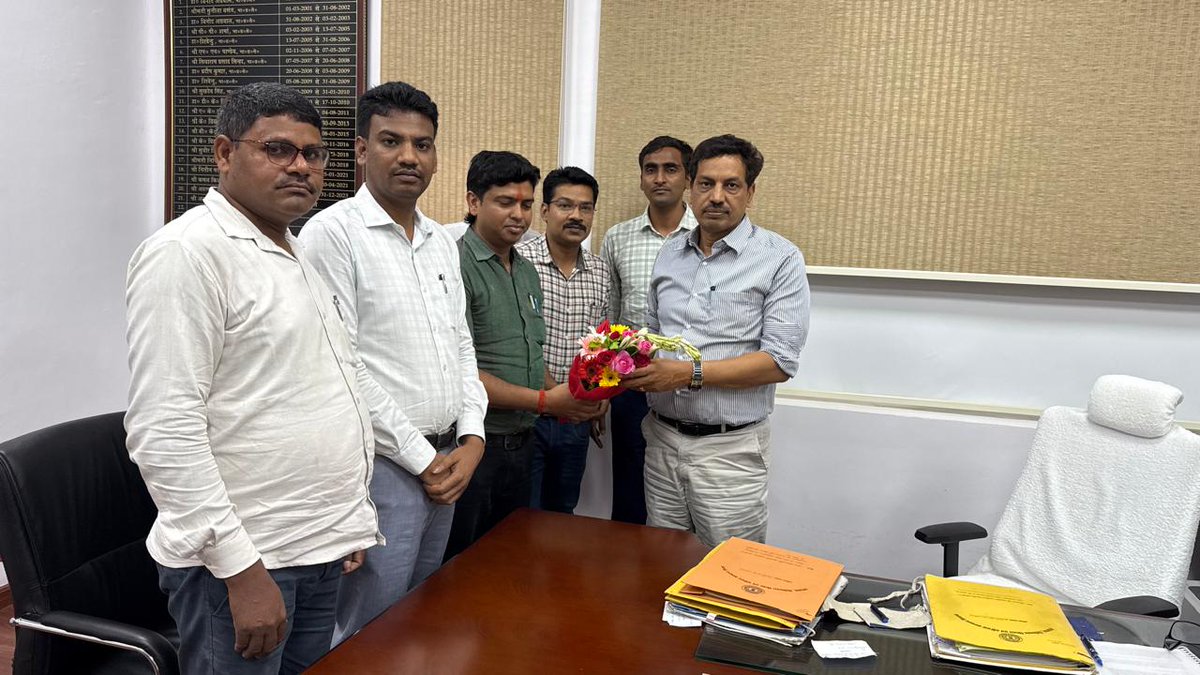 #CashlessMedical की खामियों को लेकर मा० मंत्री श्री <a href="/kumarsudivya/">Sudivya Kumar</a> जी के पहल से स्वास्थ्य अपर मुख्य सचिव श्री अजय कु सिंह से शिष्टमंडलीय वार्ता हुई।
इसके बाद JSAS, TATA AIG, Hospital's एवं विभाग के संयुक्त बैठक में कर्मियों का पक्ष मजबूती से रखा गया।
<a href="/HemantSorenJMM/">Hemant Soren</a>
<a href="/NMOPS_Vikrant/">VIKRANT SINGH 🎯</a>