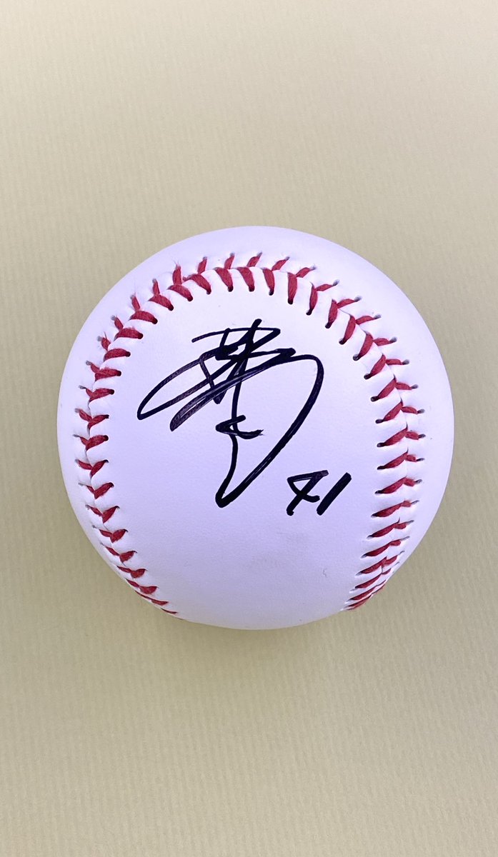 前田悠伍選手 直筆サイン入りボール」 を抽選で1名様にプレゼント