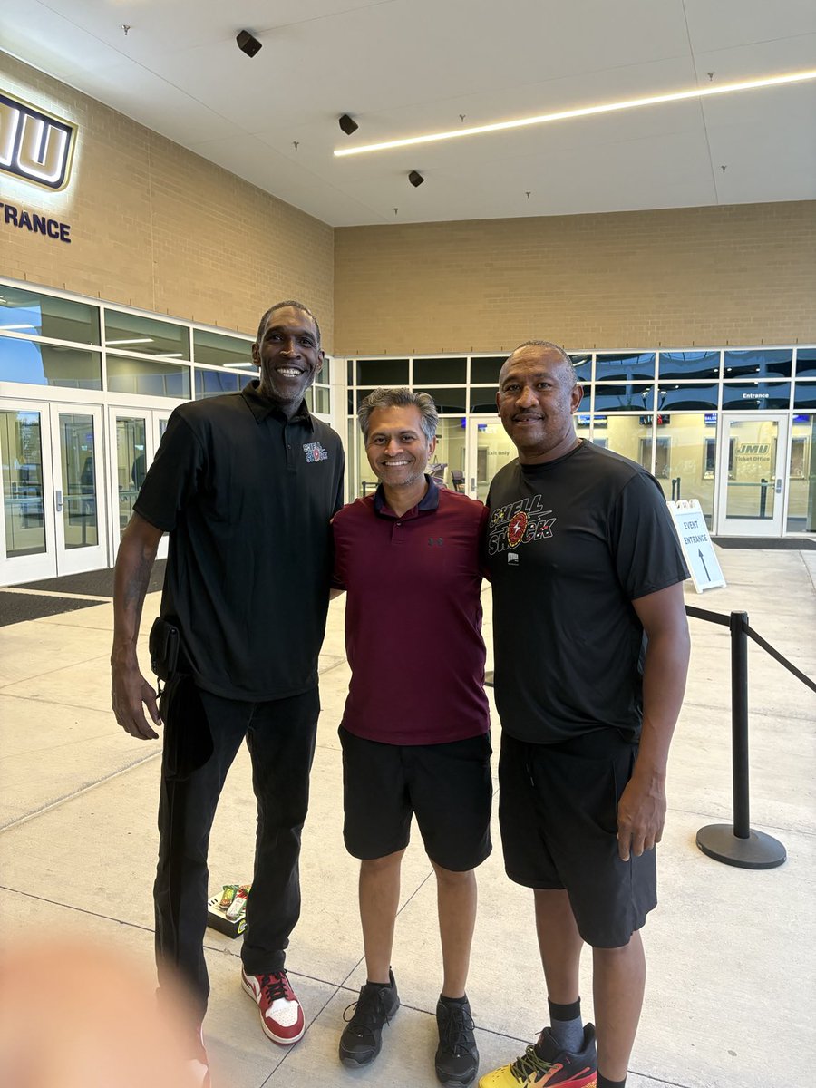 These all-time Terp basketball greats gave me the greatest memory of my Terp life when they beat #1 UNC on February 7, 1995 at the legendary ColeField House. ⁦<a href="/umterps/">Maryland Terrapins</a>⁩ ⁦<a href="/TerrapinHoops/">Maryland Men’s Basketball</a>⁩ Today they welcomed my incoming Freshman son to Maryland! Joe&amp;Johnny