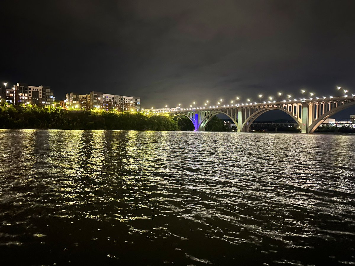 Enjoying the river tonight  ..

🥰🫶🏻