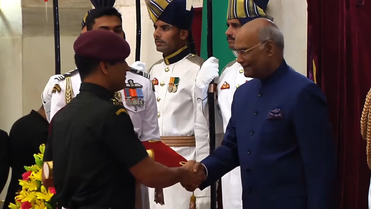 MostlyDhoni's tweet image. Aura so GOATed that the President broke protocol to shake hands with you.