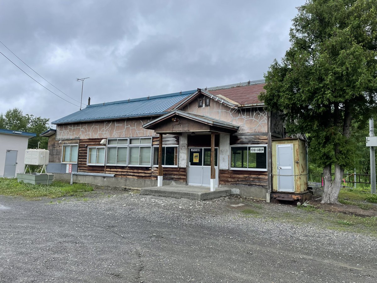 iwamizawa46's tweet image. 天気には恵まれなかったけれど、外にいる時は雨が止んでくれた。旧宗谷本線を道路に転用。無人地帯で橋も老朽化。いつまで見ることができるか?
#雄信内
#下平橋
#幌延町