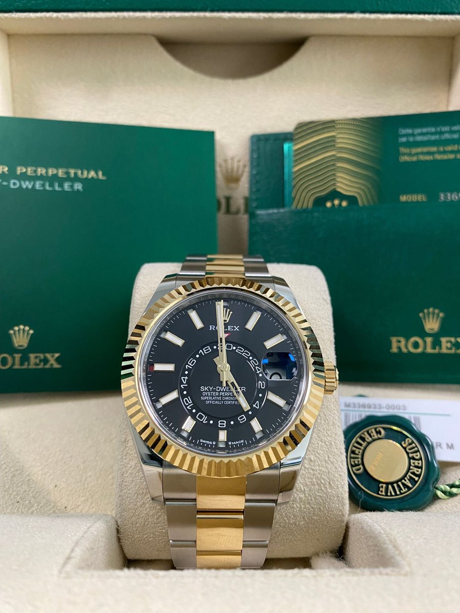 SinclairTPs's tweet image. Some of my favorite watches we’ve had this year 🔥
From classic staples to standout pieces — it’s been a strong lineup.
Which one’s your favorite? Drop it in the comments 👇

📞 813-748-9062
🌐 sinclairtimepieces.com
#WatchRecap #SinclairTimepieces #Rolex #LuxuryWatches