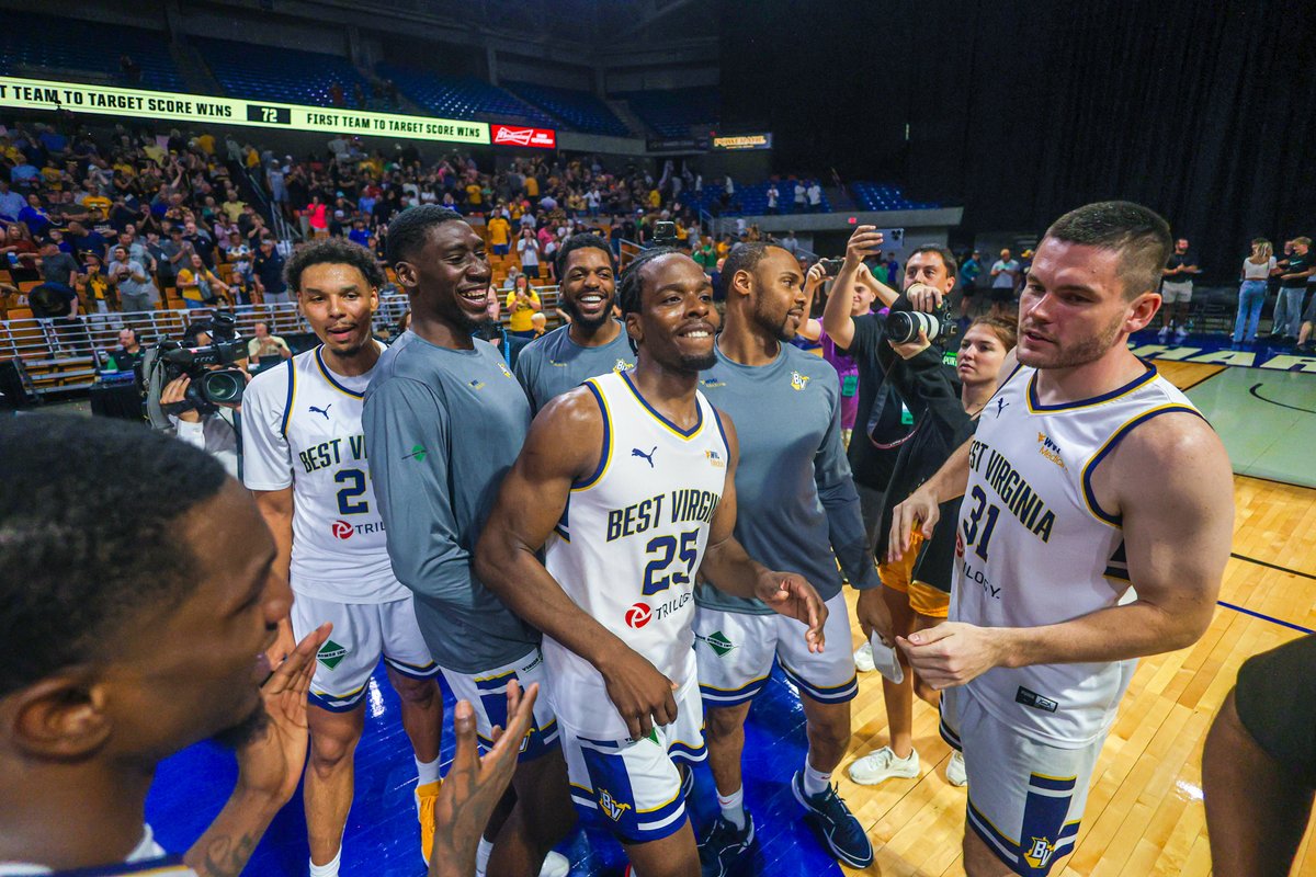 MetroNewsSports's tweet image. Best Virginia squanders 17-point lead before rallying late to edge DuBois Dream, 72-69:
wvmetronews.com/2025/07/18/bes…