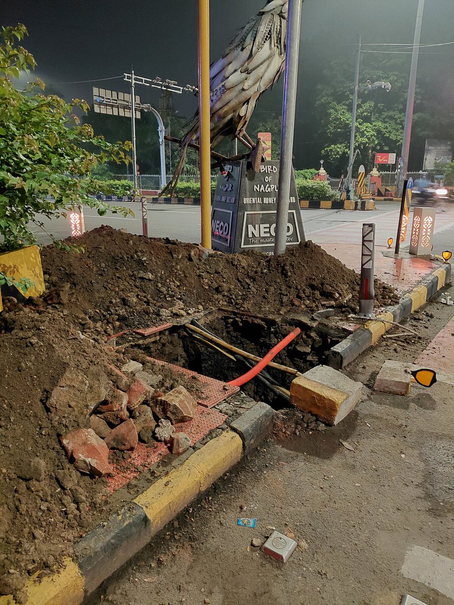 Brief rains and city areas get water logged. Several roads in bad shape post rains. But priority for city planners is digging, digging, digging #Nagpur