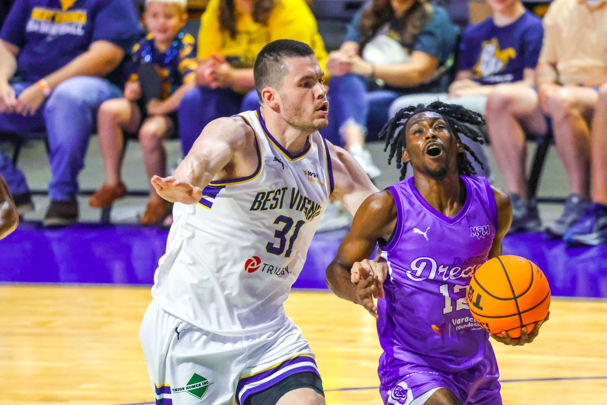 MetroNewsSports's tweet image. Best Virginia squanders 17-point lead before rallying late to edge DuBois Dream, 72-69:
wvmetronews.com/2025/07/18/bes…