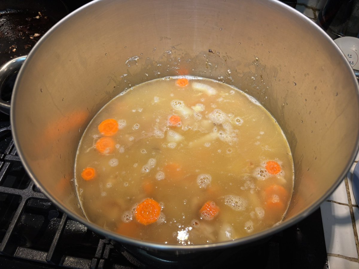 Ory_Senpai's tweet photo. Gonna be eating nothing but curry for like a week. Even had to break out the big pot.
#FoodWars #Learning2Cook https://t.co/evBuImZrlh