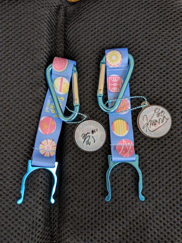 #wリーグ #サマーキャンプ #チャーム付きペットボトルホルダー
ひとつは、トヨタ マナさん？もうひとつがわからないですが、交換、買取お願いいたします。
#東京羽田ヴィッキーズ #髙原春季 さん、#洪潤夏 さん 最優先募集中です。
その他、東京羽田ヴィッキーズも受付可能です。宜しくです。