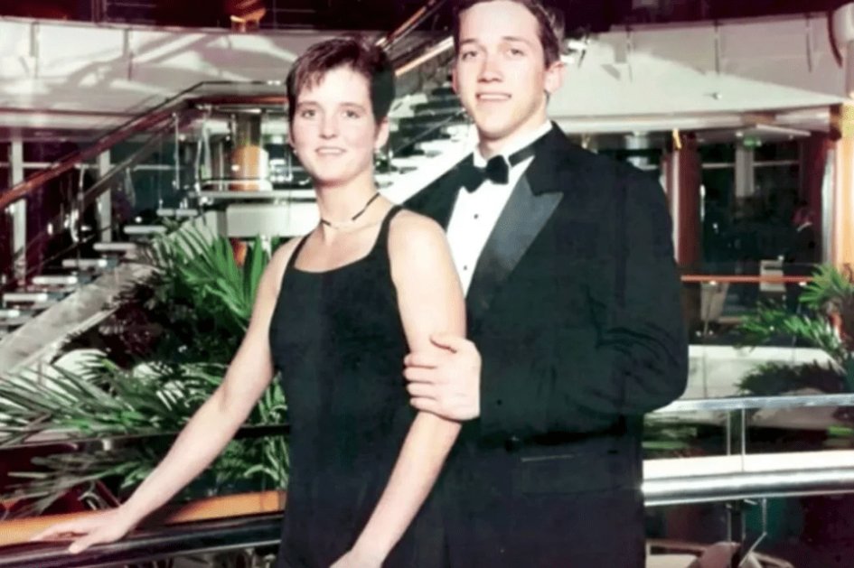 Twenty-seven years after Amy Bradley vanished from a cruise ship, her family and a new Netflix documentary seek answers. Such a heartbreaking, unsolved mystery.   internewscast.com/news/us/myster…
