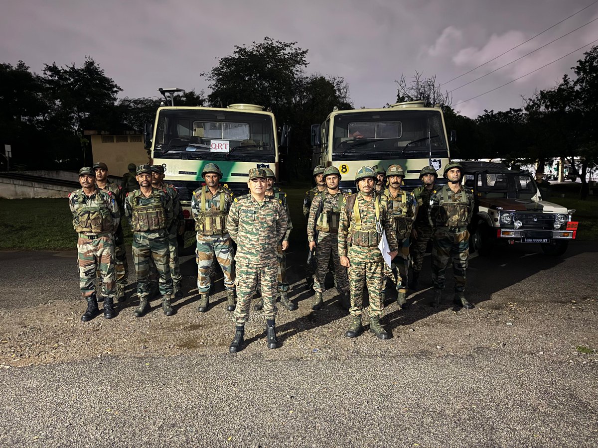 dprohyd's tweet photo. The Indian Army Column, under the aegis of HQ Southern Command, swiftly deployed for relief operations in Begumpet, Hyderabad, following heavy rains that caused the water level to rise in the area. The situation is now under control.
#IndianArmy
#BisonDivision
#TASA 
#ReliefOps https://t.co/c3637nPJFi