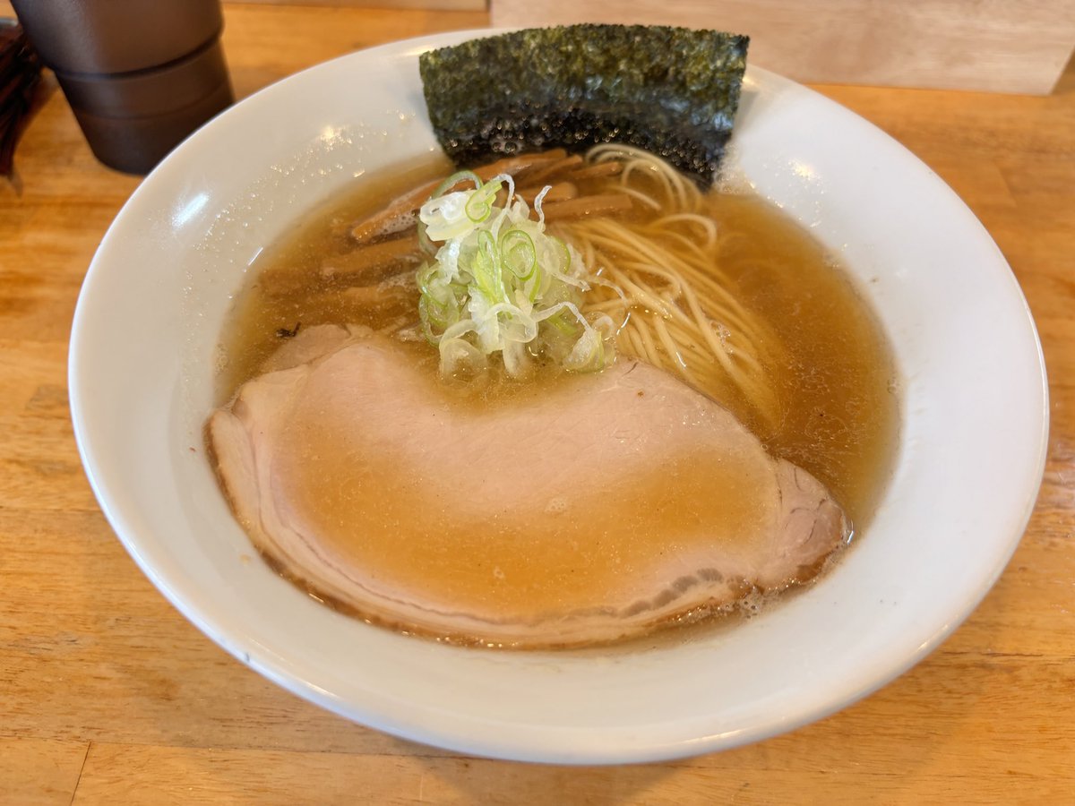 baby10out's tweet image. 亘理郡亘理町
中華蕎麦 會
煮干しそば
気になってたけど遠かったお店
たまたま近くに仕事できたのではしご麺
お店に入った瞬間から煮干しの香り
バッチリな煮干しのスープにパツパツの細麺が最高に美味しかったです
太麺、濁ニボ、岩のり気など気になるものが多すぎたのでまた行ければ