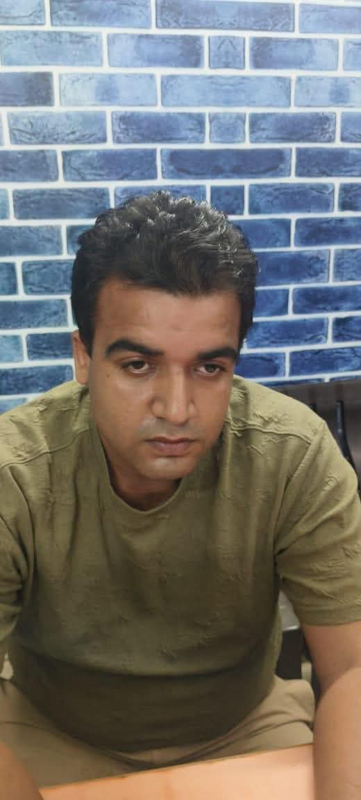 Sach_Aap_Tak's tweet image. प्रयागराज में एंटी करप्शन टीम ने करछना थाने मे तैनात सब इंस्पेक्टर अभिनव सिंह को 25 हज़ार रूपए की घूस लेते हुए रंगे हाथ दबोचा

✍️Rajesh Singh (Journalist)