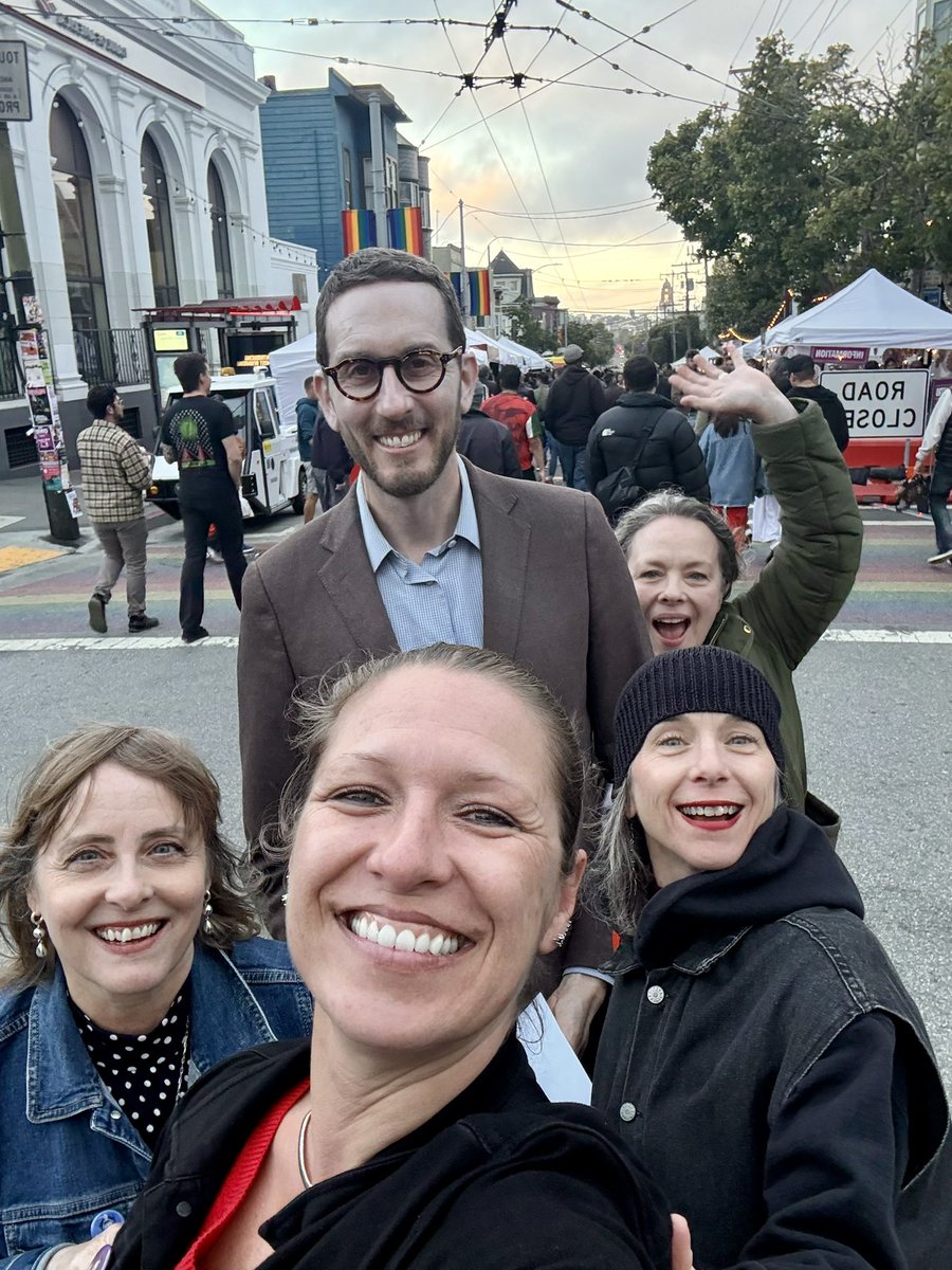 Scott_Wiener's tweet image. Amazing night market in the Castro this evening. And this night market is also an entertainment zone — under a law I authored — which means people can buy drinks in bars & drink them on the street. Great for our small businesses, great for the community.