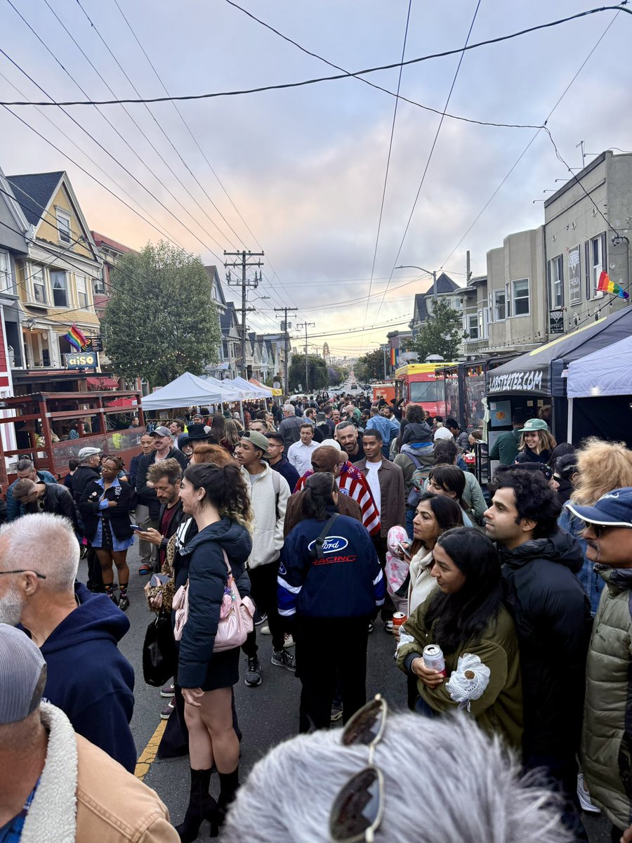 Scott_Wiener's tweet image. Amazing night market in the Castro this evening. And this night market is also an entertainment zone — under a law I authored — which means people can buy drinks in bars & drink them on the street. Great for our small businesses, great for the community.