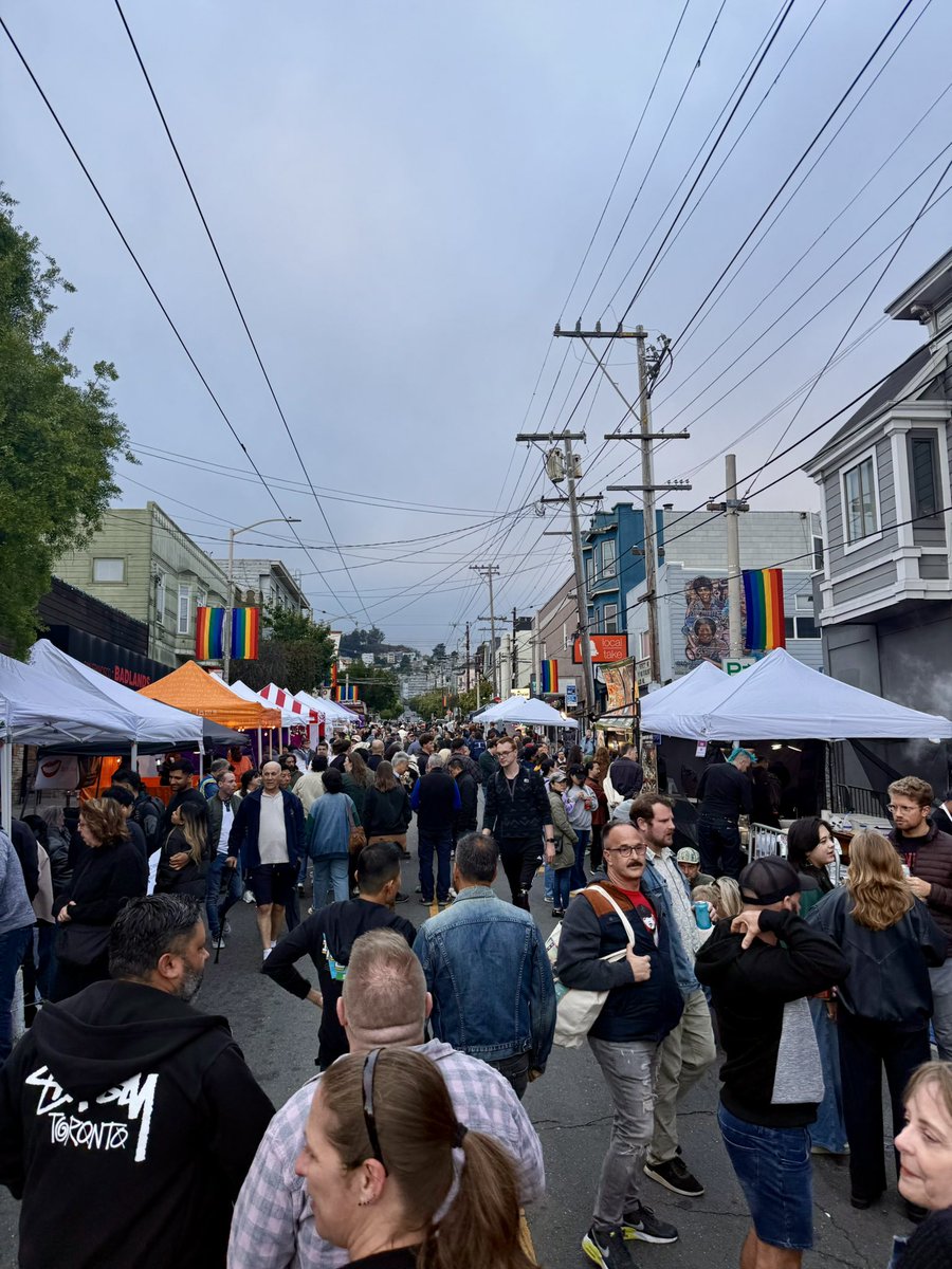 Scott_Wiener's tweet image. Amazing night market in the Castro this evening. And this night market is also an entertainment zone — under a law I authored — which means people can buy drinks in bars & drink them on the street. Great for our small businesses, great for the community.