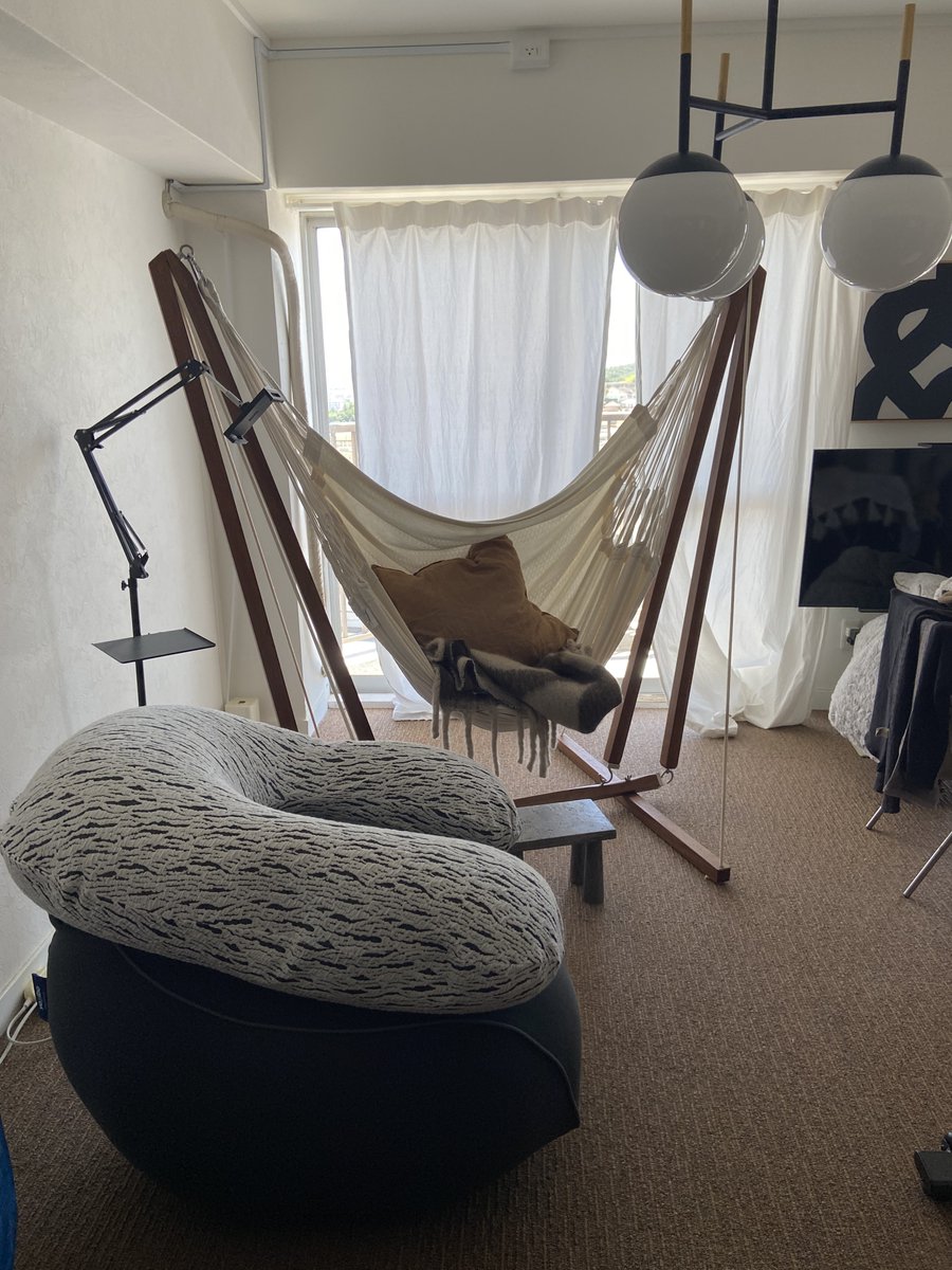 中古でヨギボー買ったんだけど想像以上にでかい笑
でもめっちゃ溶ける〜
よく昼寝できそうで幸
リビングはあまりいないからヘタり遅いといいなw