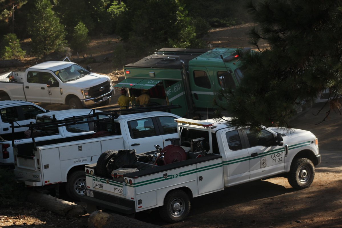 CAWildfiretrack's tweet image. One of my favorite trucks the Forest Service has, the Prevention/Patrol trucks.
This one here I got some photos of on a fire in the SNF, thought I’d share.
#CaFire #FirePhotography #wildfire #photography #firephotographer