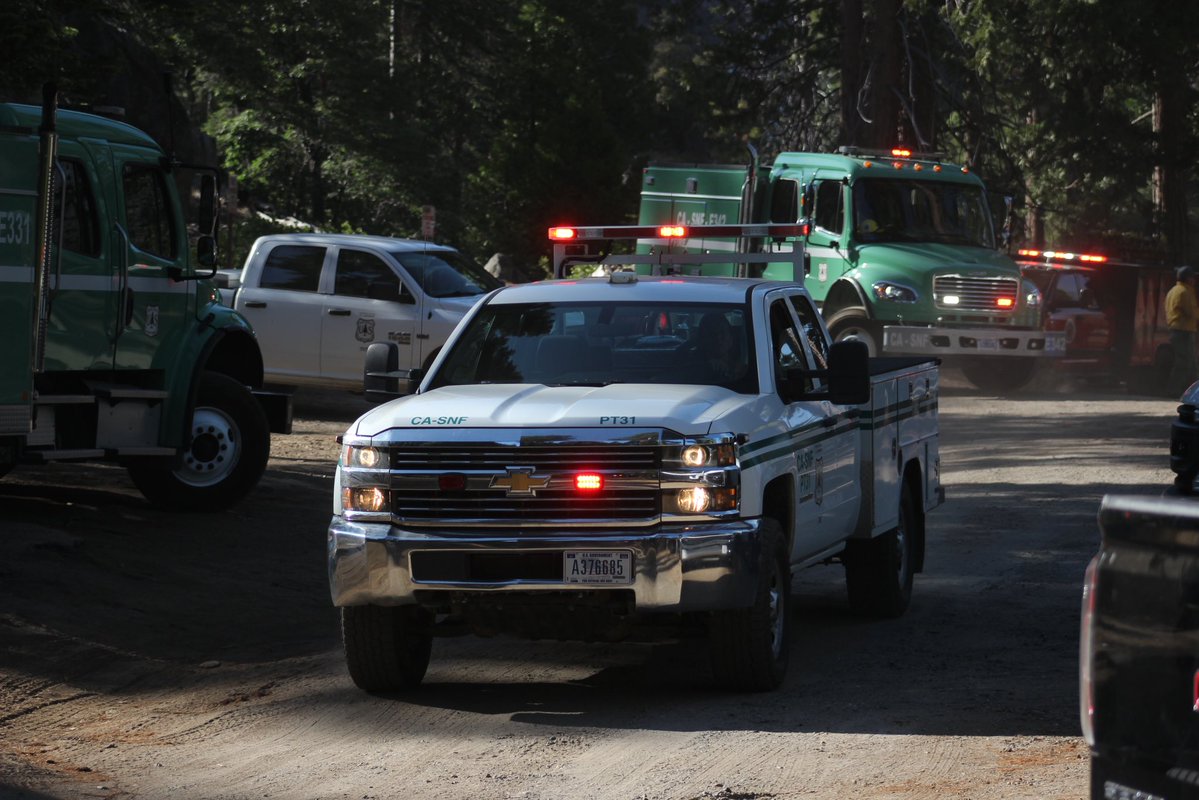 CAWildfiretrack's tweet image. One of my favorite trucks the Forest Service has, the Prevention/Patrol trucks.
This one here I got some photos of on a fire in the SNF, thought I’d share.
#CaFire #FirePhotography #wildfire #photography #firephotographer
