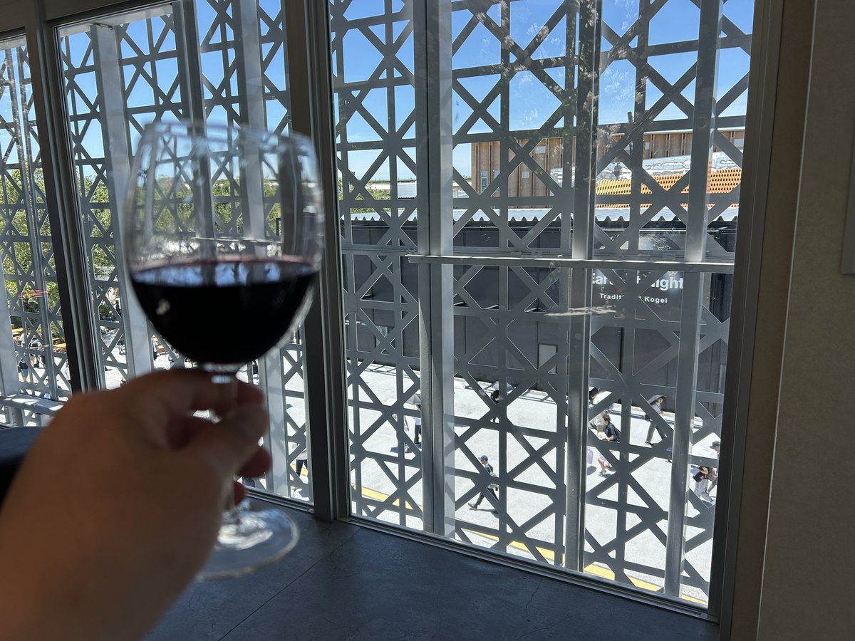 jironcho's tweet photo. アゼルバイジャンでワイン🍷 https://t.co/PCz9i4WTKF