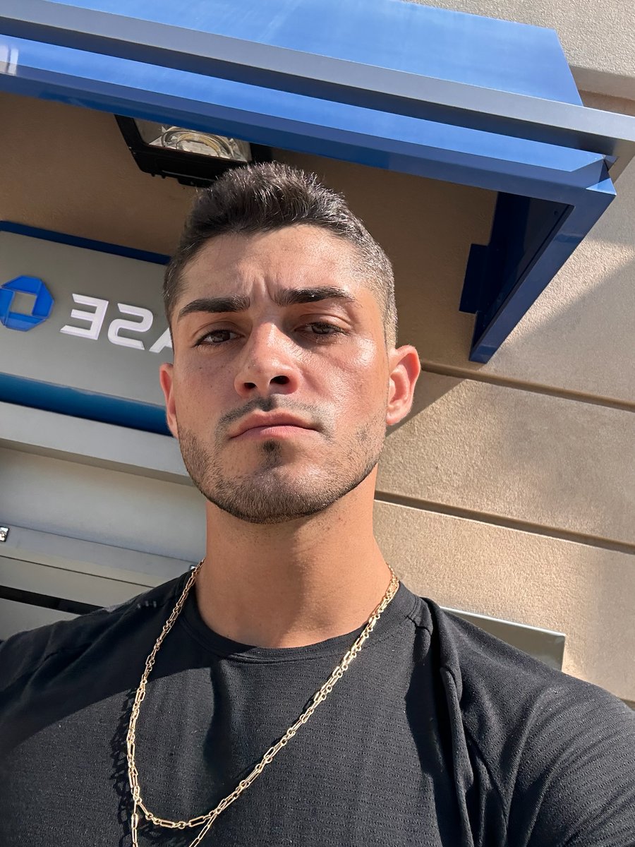 Open up those wallets and subscribe to your King. onlyfans.com/servekingj/c1