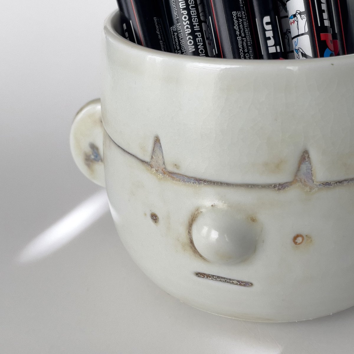 inahappycorner's tweet photo. cup broke so I glued it back together and will use as pencil holder. obsessed with outer textures! #pottery #ceramics https://t.co/5lcEiyJQoP