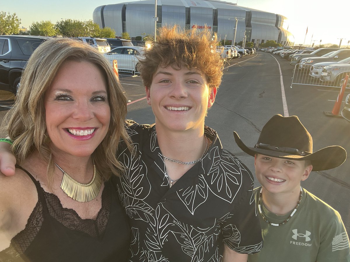 bradleyforco's tweet image. When your kids ask you, if they can go to Arizona for the Morgan Wallen concert and two nights before the concert, you buy tickets and get in the car and go… You become the coolest mom ever!!! Always looking for the opportunity to leave communist Colorado…
