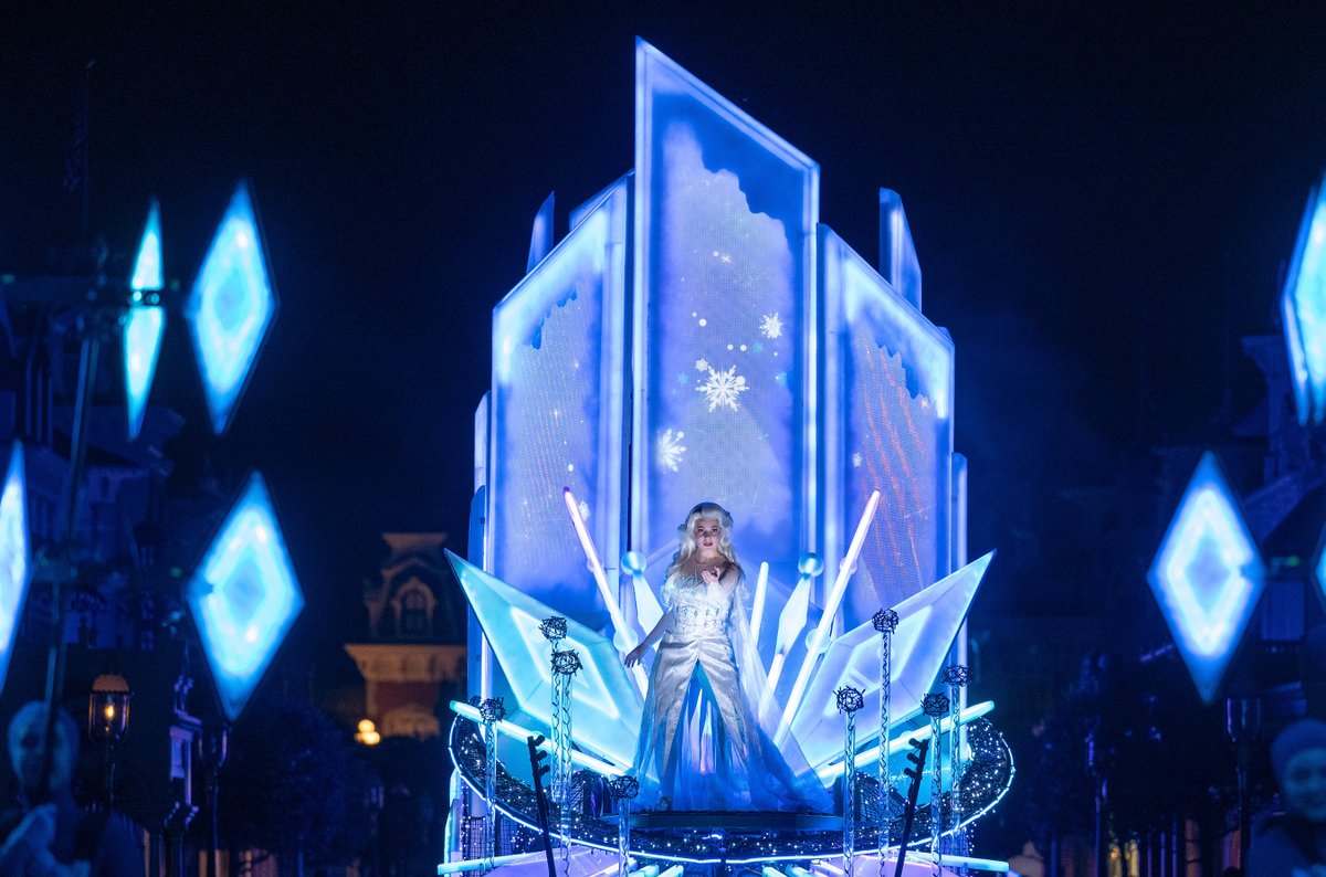 DWFJP's tweet photo. エルサ❄️
新ナイトパレード「ディズニー・スターライト(Disney Starlight- Dream the Night Away)」 https://t.co/8k4UUhUagB